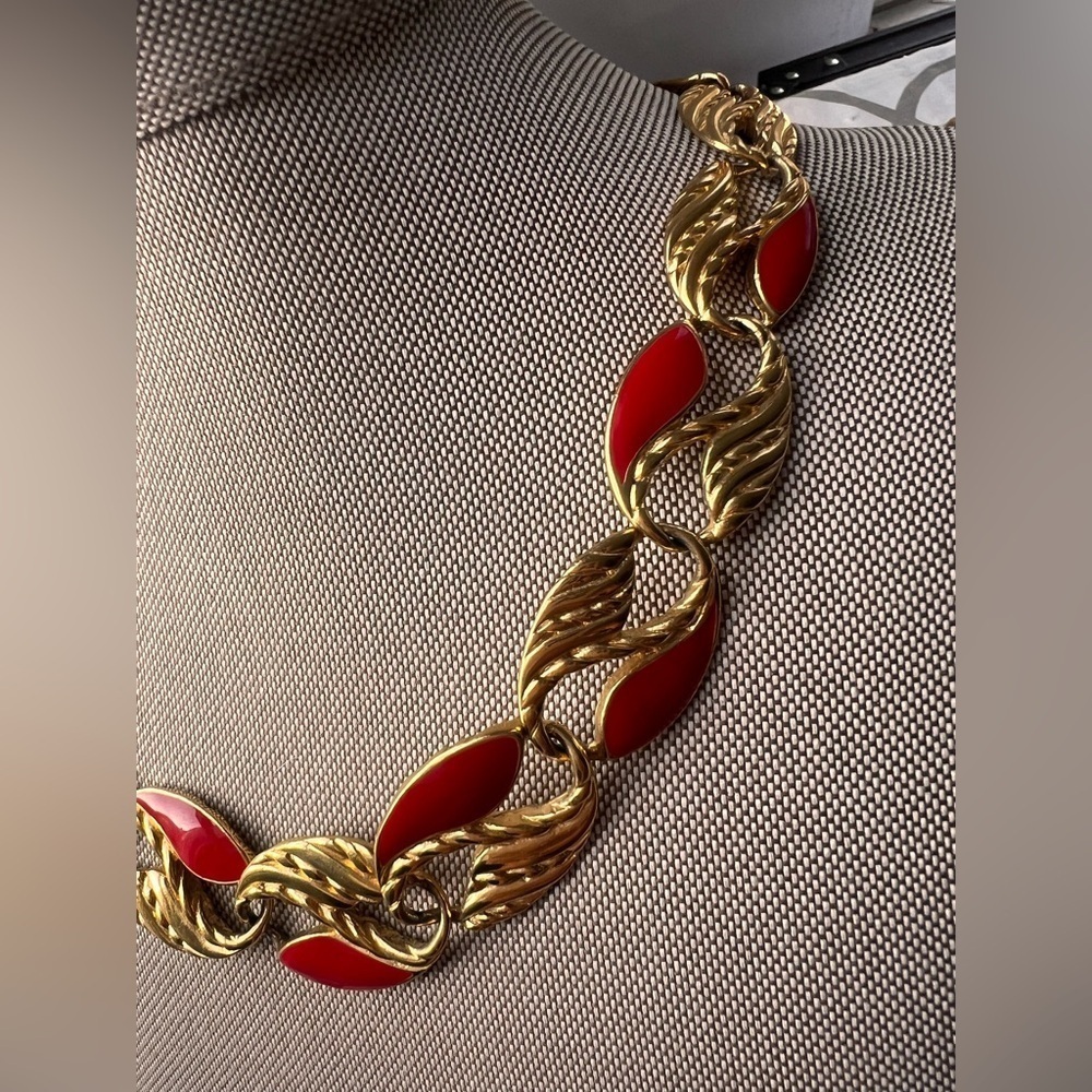 Vintage unsigned Choker Gold Toned Necklace Flex Omega Red And White Enamel - Picture 6 of 7